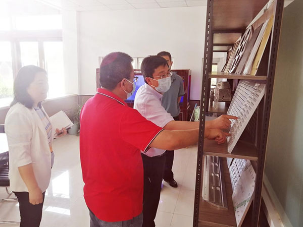 青島高新區(qū)管委領導蒞臨公司參觀考察 青島高新區(qū)管委領導蒞臨公司參觀考察